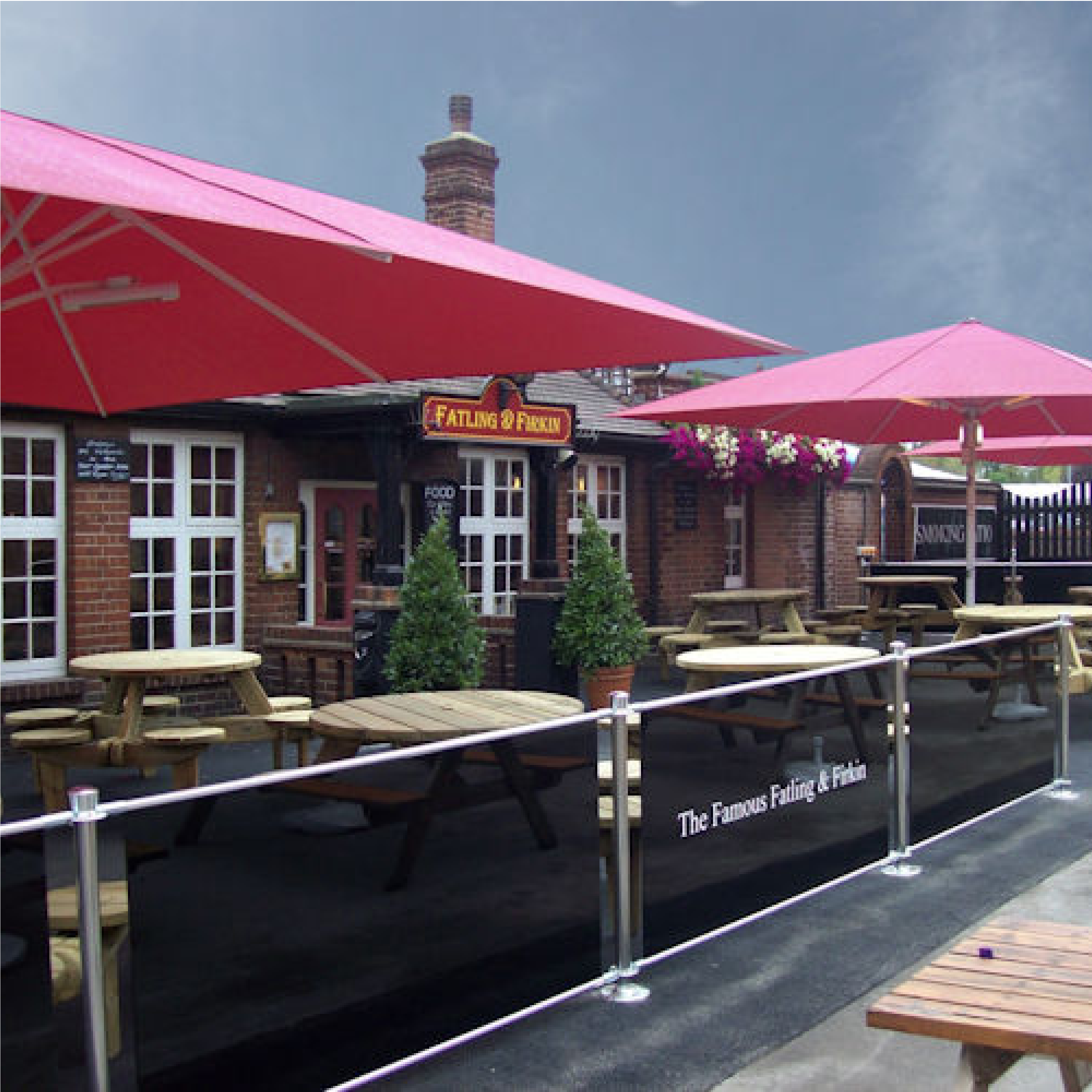 Fatling & Firkin - Acrylic Cafe Panels Commercial cafe barrier acrylic screens & metal cafe stanchions, designed for indoor & outdoor use at Fatling & Firkin Pub.