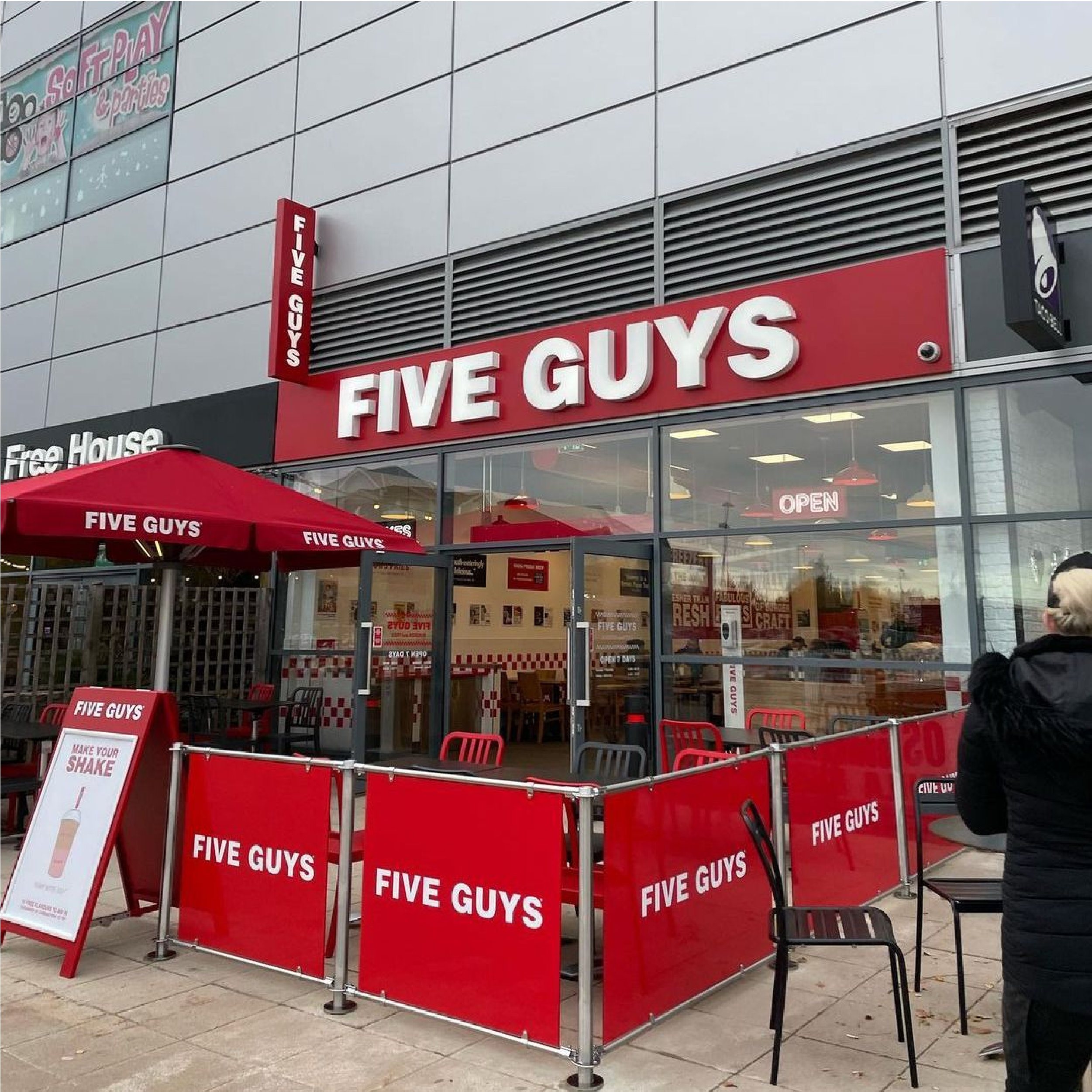 Five Guys - Acrylic Cafe Panels Five Guys Castleford Acrylic Screens