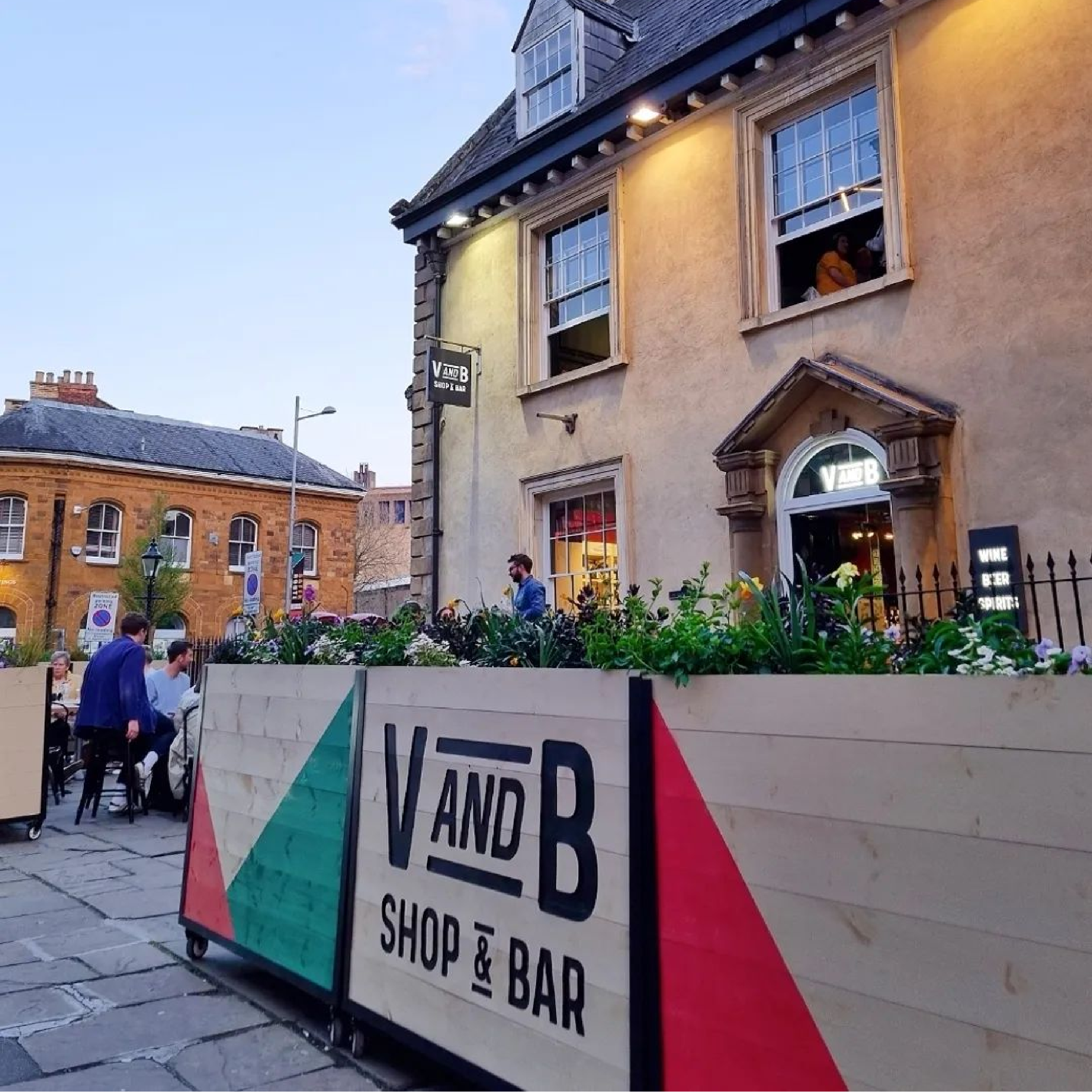 V&B - Baylis Industrial Cafe Planter N&B Northampton Baylis Industrial Cafe Planters, Wooden Planters, Commercial Planters, Bespoke Planters, Planter with Trellis, Outdoor Planters, Hospitality Planters, Custom-Made Planters, Cafe Planters, Planters on Wheels, Moveable Planters, Black Ropes