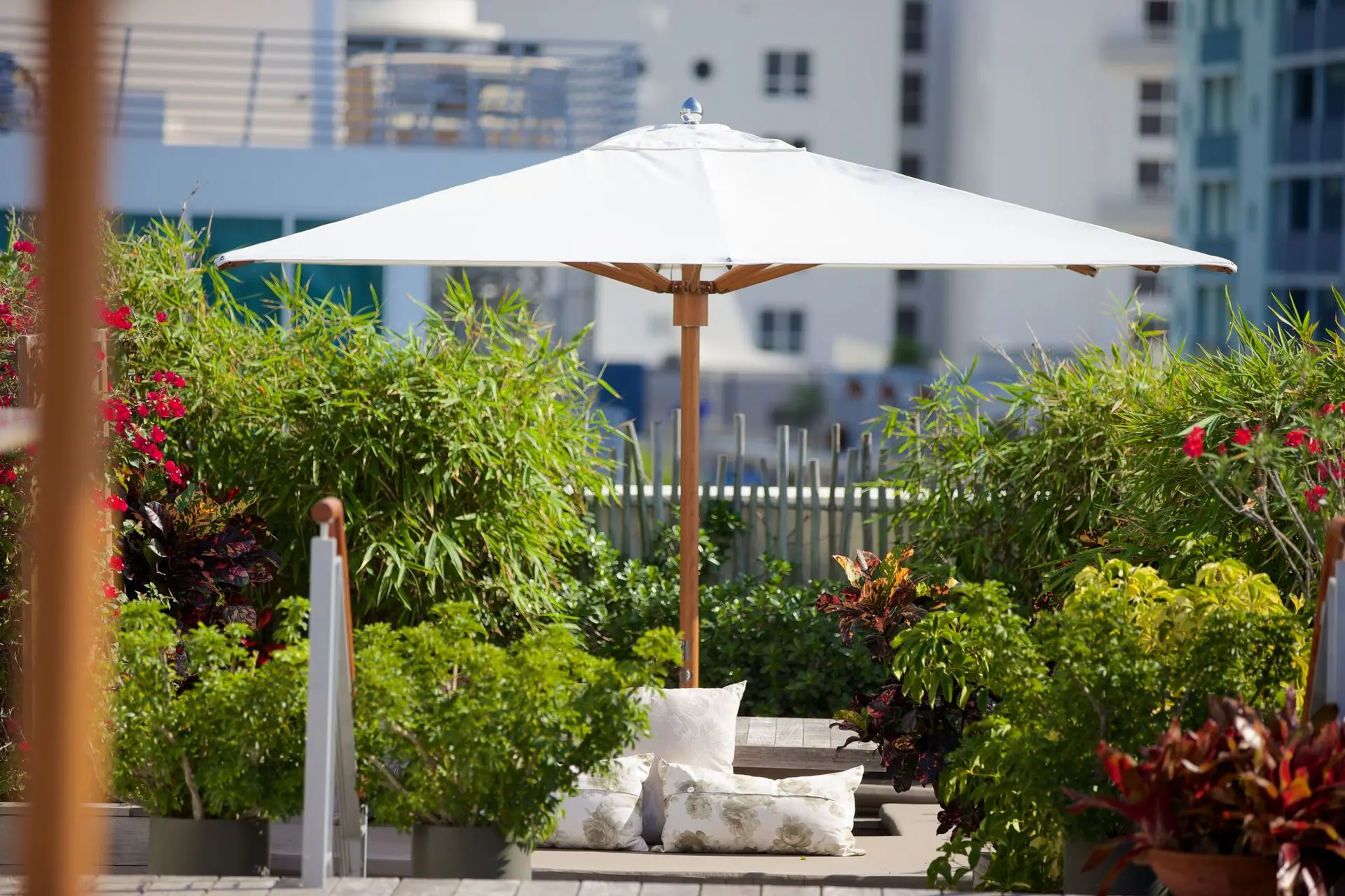 Ocean Master Max Classic Tuuci Commercial Giant Umbrellas in White Ocean Master Max Classic Tuuci Commercial Giant Umbrellas in White