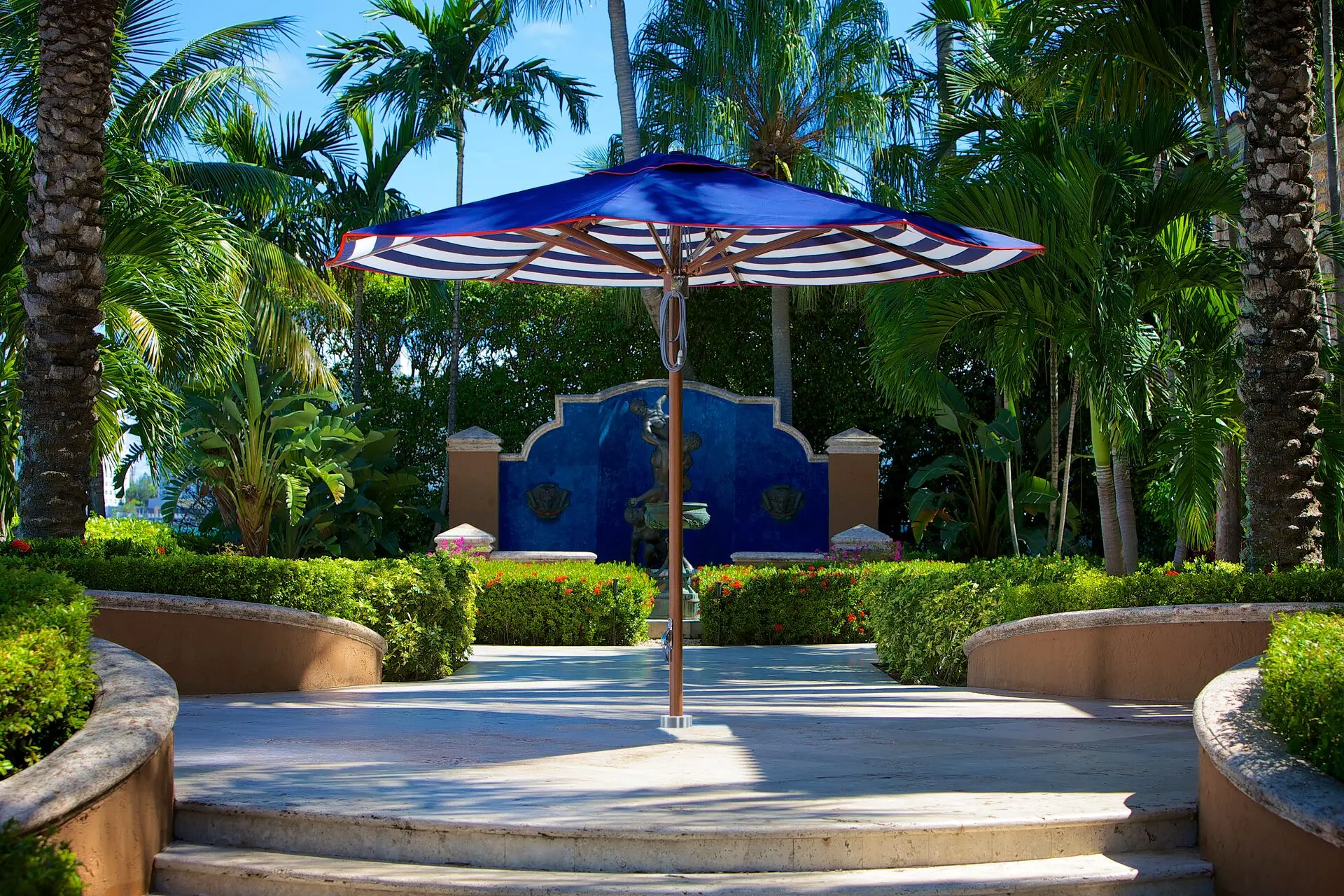 Ocean Master Max Classic Tuuci Commercial Giant Umbrellas in Blue Ocean Master Max Classic Tuuci Commercial Giant Umbrellas in Blue