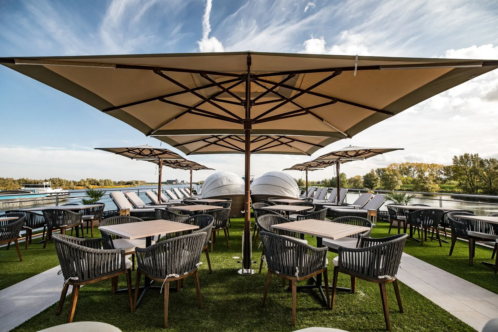 Ocean Master Max Classic Tuuci Commercial Giant Umbrellas in Beige Ocean Master Max Classic Tuuci Commercial Giant Umbrellas in Beige