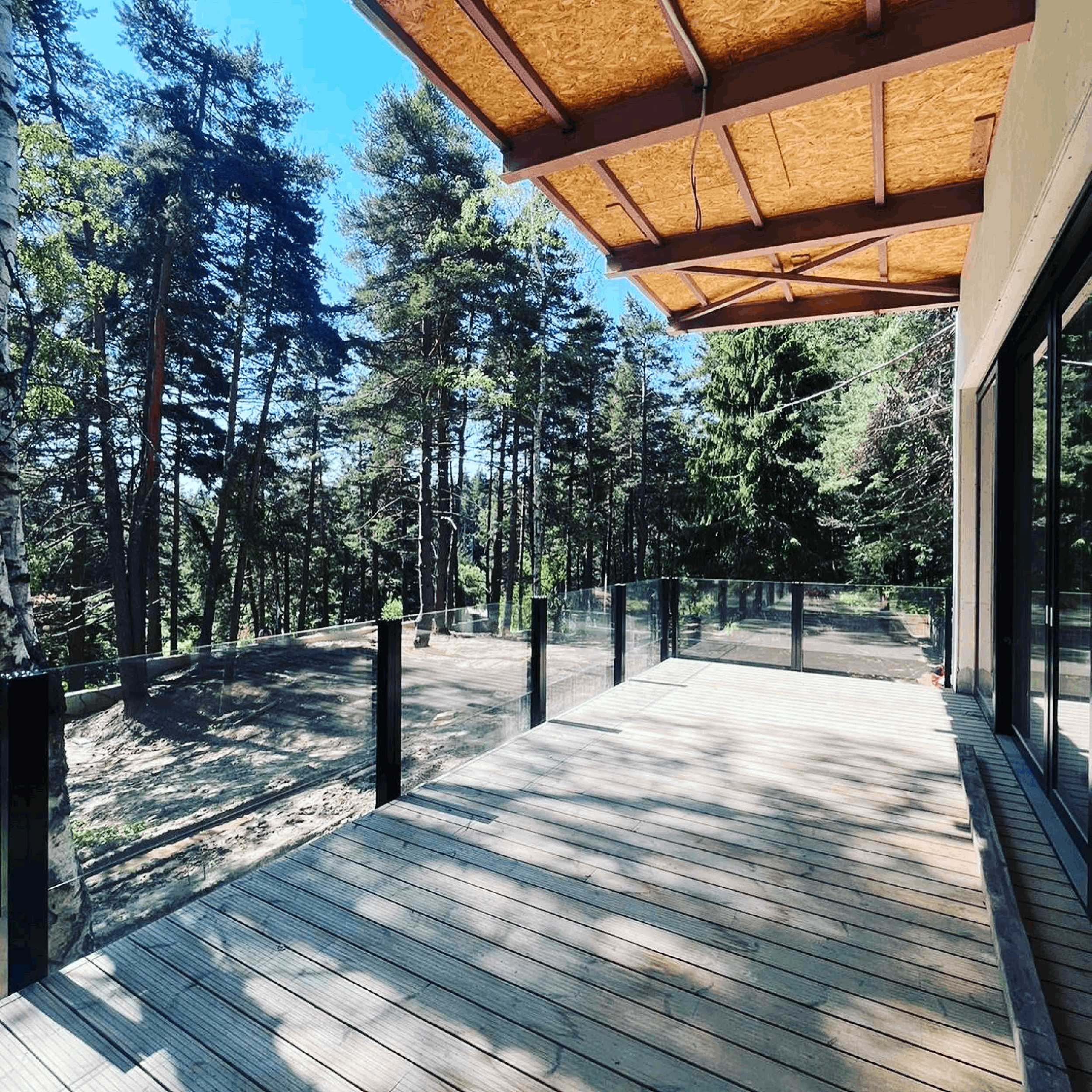 Bora Terrace Screen - Decking Area Retractable Bora Terrace Screen Decking Area, Retractable Terrace Screens, Commercial Terrace Screens, Hospitality Terrace Screens, Bespoke Terrace Screens, Retracting Terrace Screens
