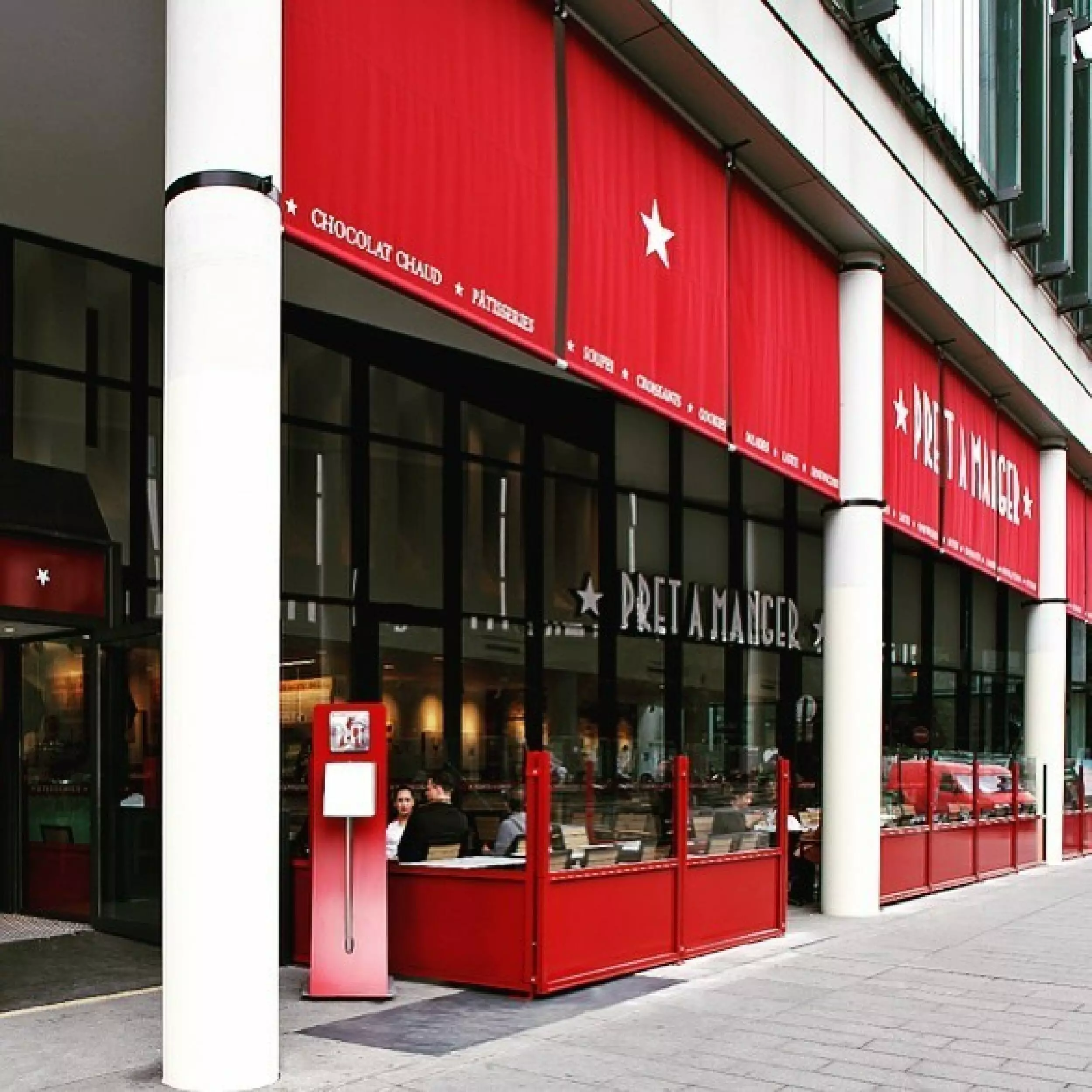 Solano Terrace Screen - Pret a Manger Solano Terrace Screen for Pret a Manager, Fixed Terrace Screens, Outdoor Screens, Powder Coated Screens, Restaurant Terrace Screens, Cafe Screens, Balustrades, Hospitality Terrace Screens, Windbreaks