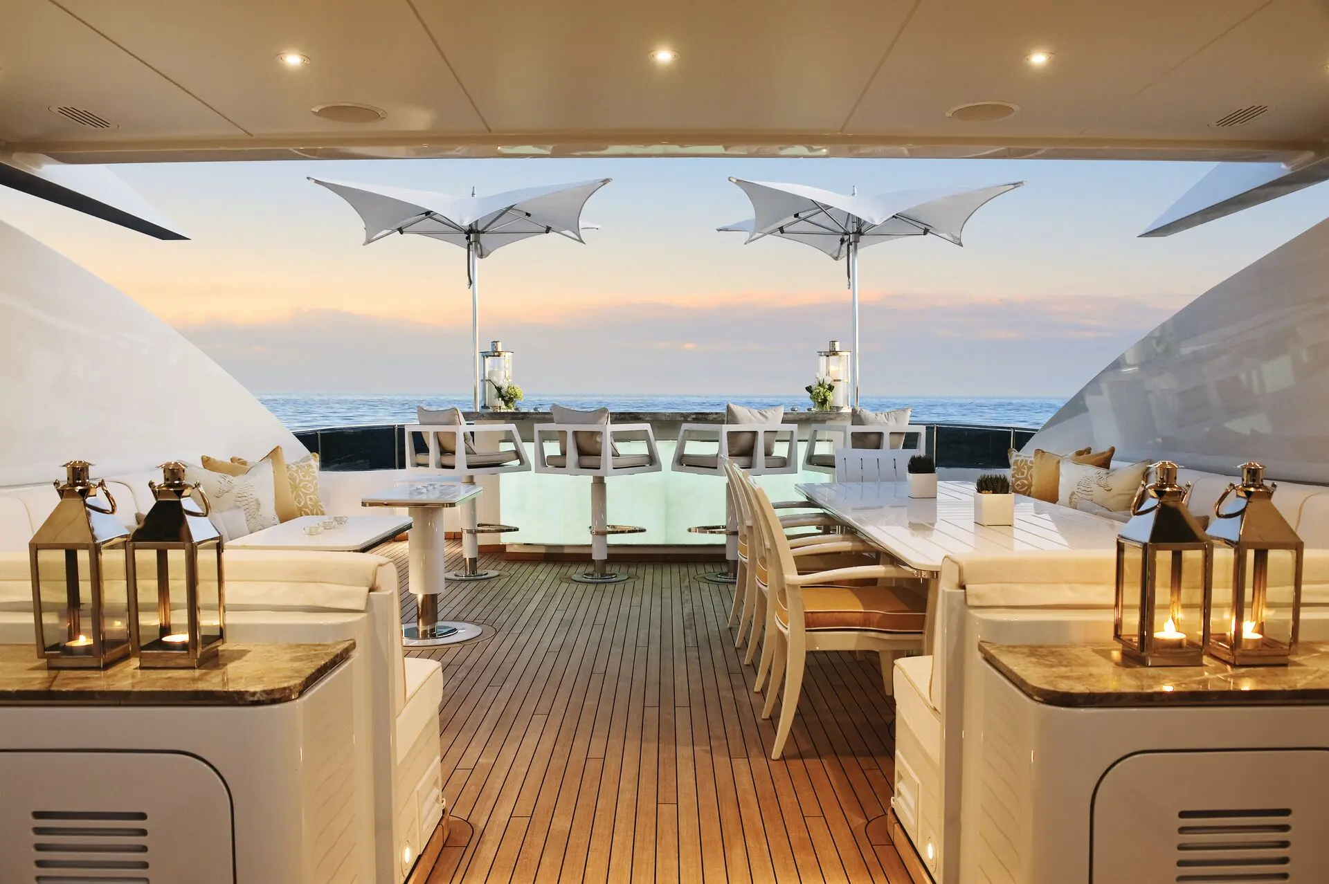 OceanMaster M1 Manta Giant Umbrella on Boat Ocean Master M1 Manta Giant Umbrella in White on Boat, Giant Umbrellas, Commercial Giant Umbrellas, Hospitality Giant Umbrellas, Parasols, Restaurant Umbrellas, Outdoor Umbrellas, Fabric Umbrellas, Giant Umbrellas with Logos, Tuuci Umbrellas, Tuuci Giant Umbrellas