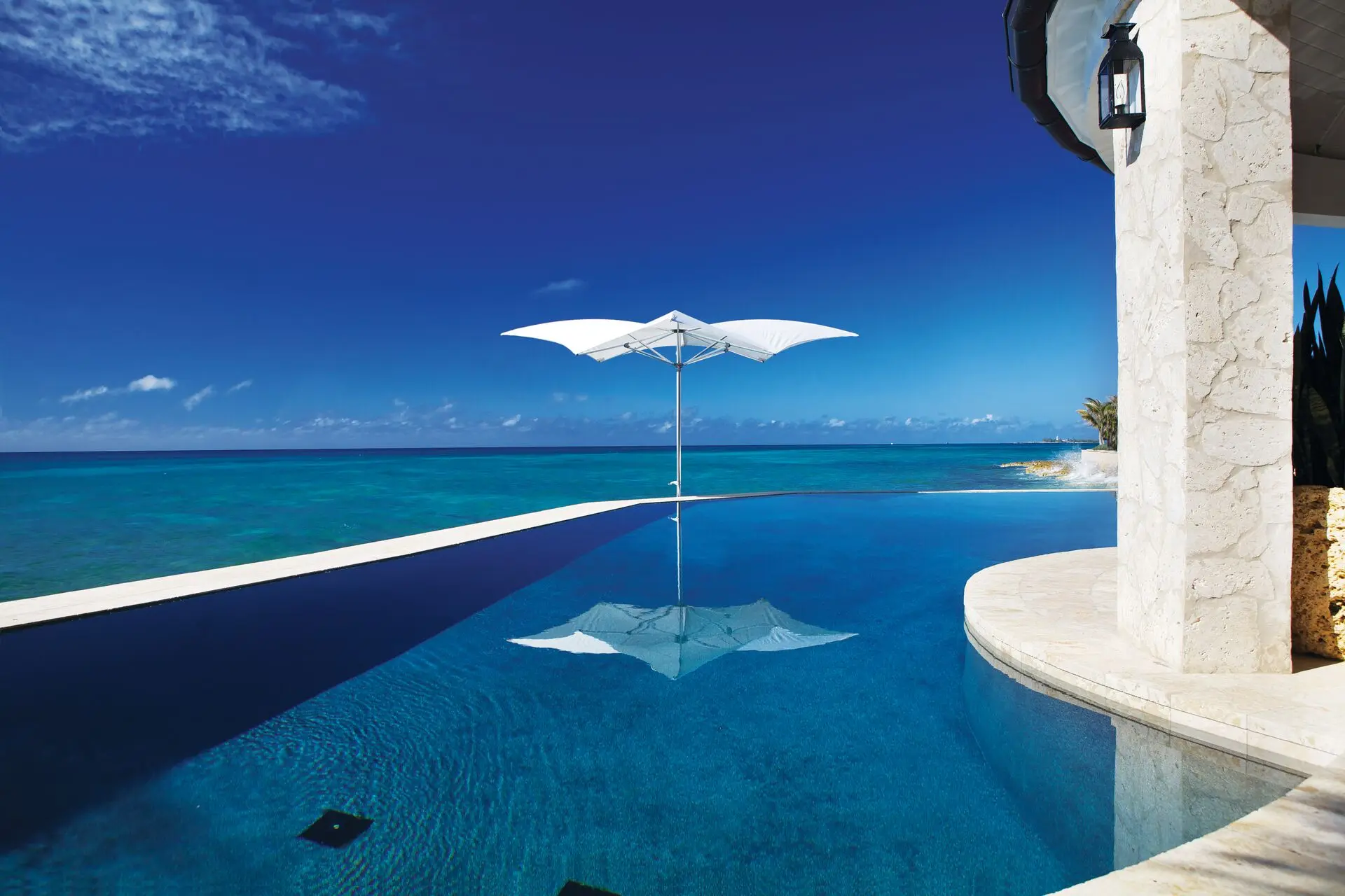 OceanMaster Max Manta Giant Umbrella in White OceanMaster Max Manta Giant Umbrella in White by the Sea, Giant Umbrellas, Commercial Giant Umbrellas, Hospitality Giant Umbrellas, Parasols, Restaurant Umbrellas, Outdoor Umbrellas, Fabric Umbrellas, Giant Umbrellas with Logos, Tuuci Umbrellas, Tuuci Giant Umbrellas