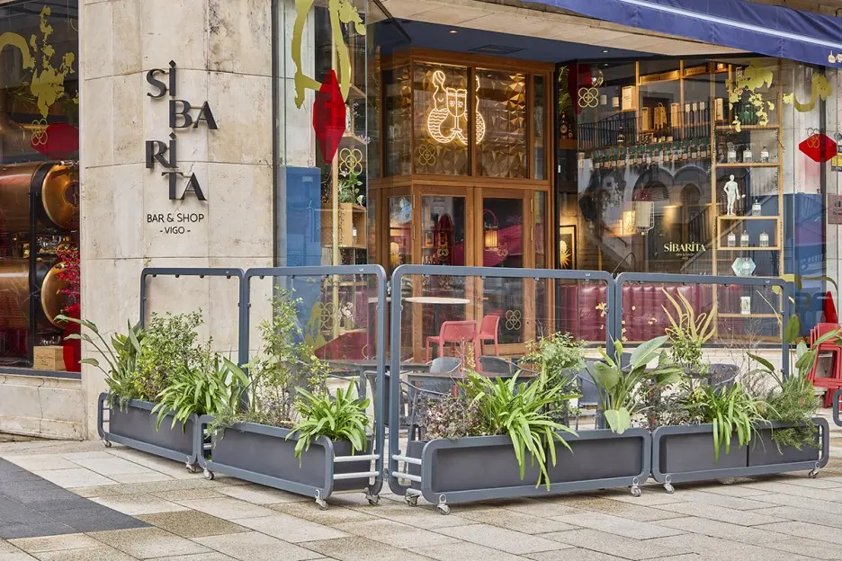 Siena Maxi Industrial Café Planter in Taupe with Methacrylate Screens outside Restaurant/Bar Siena Maxi Industrial Café Planter in Taupe with Methacrylate Screens outside Restaurant/Bar, Cafe Planters, Restaurant Planters, Industrial Cafe Planters, Cafe Screens, Outdoor Cafe Planters, Bespoke Planters, Planters with Screens, Commercial Planters, Commercial Cafe Planters, Hospitality Cafe Planters