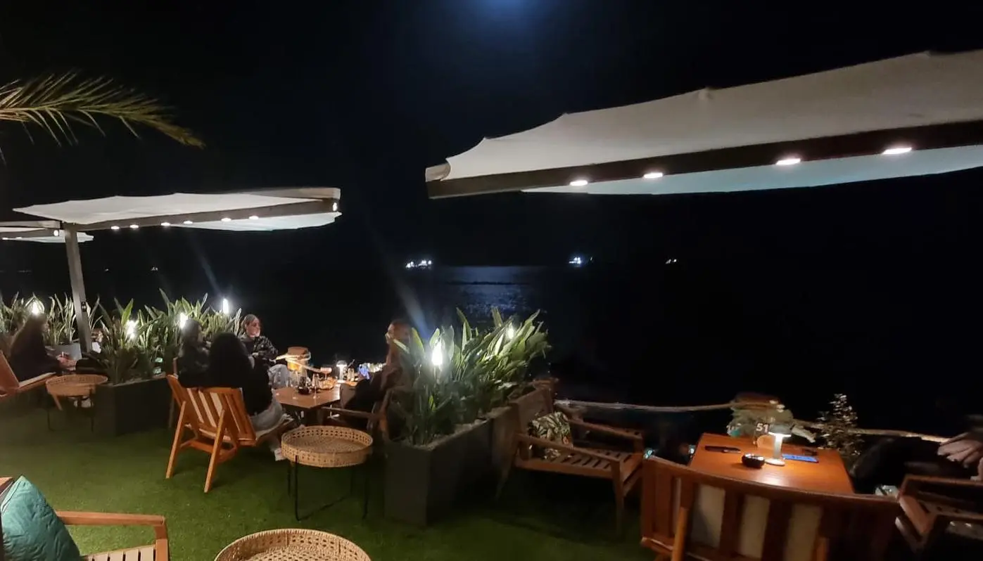 Folium Patio Heaters with Lighting Outside a Restaurant Folium Free Standing Patio Heater, Folium Patio Heater in Grey with White Fabric, Patio Heaters, Outdoor Heaters, Free Standing Patio Heater, Alfresco Heaters, Commercial Heaters, Commercial Patio Heaters, Free Standing Heating, Hospitality Heaters, Restaurant Heaters