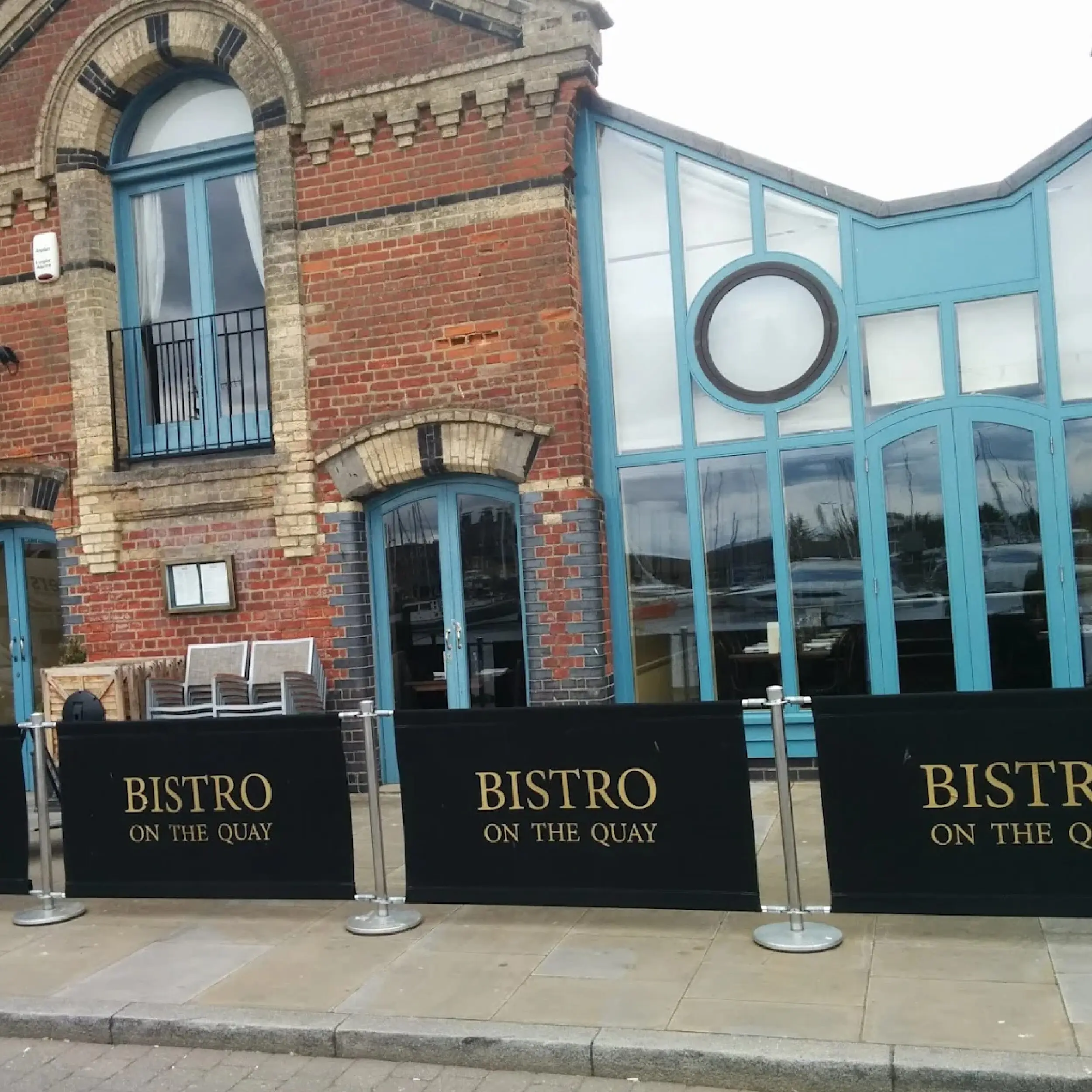 Bistro on the Quay - Original Cafe Barrier Posts & Canvas Cafe Banners Bistro on the Quay Cafe Barrier System, printed café banners, bespoke café banners, handmade café banners, custom café banners, café screens, fabric café banners, original cafe barrier post, bespoke cafe barrier posts, metal stanchions, stainless steel cafe barrier posts.