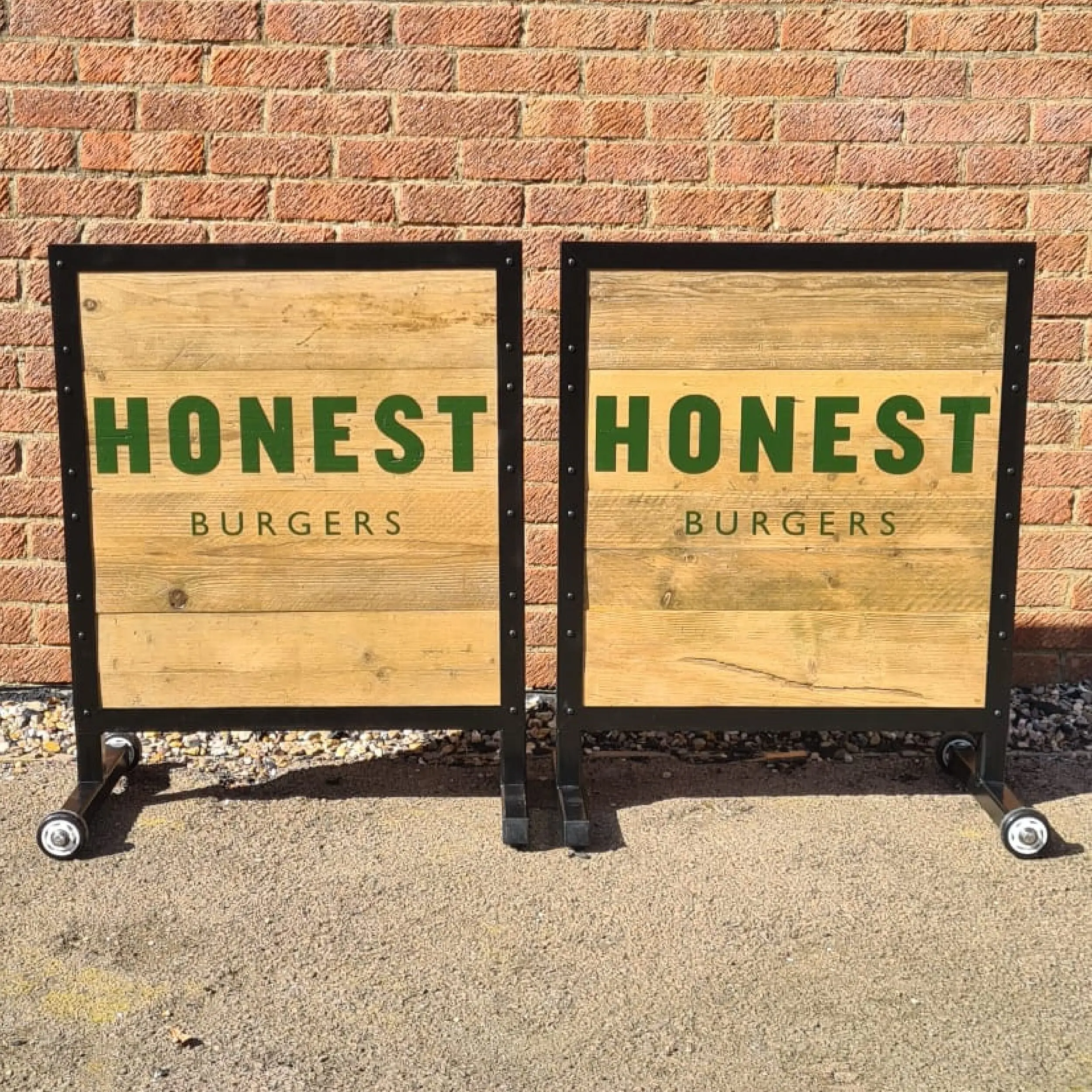 Honest Burger 3 - Wooden Framed Cafe Panels Wooden Framed Cafe Panels outside Honest Burger, Wooden Restaurant Panels, Cafe Screens, Powder Coated Cafe Barrier Posts, Bespoke Cafe Panels, Custom-Made Cafe Panels, Commercial Cafe Panels, Hospitality Cafe Panels, printed cafe barriers