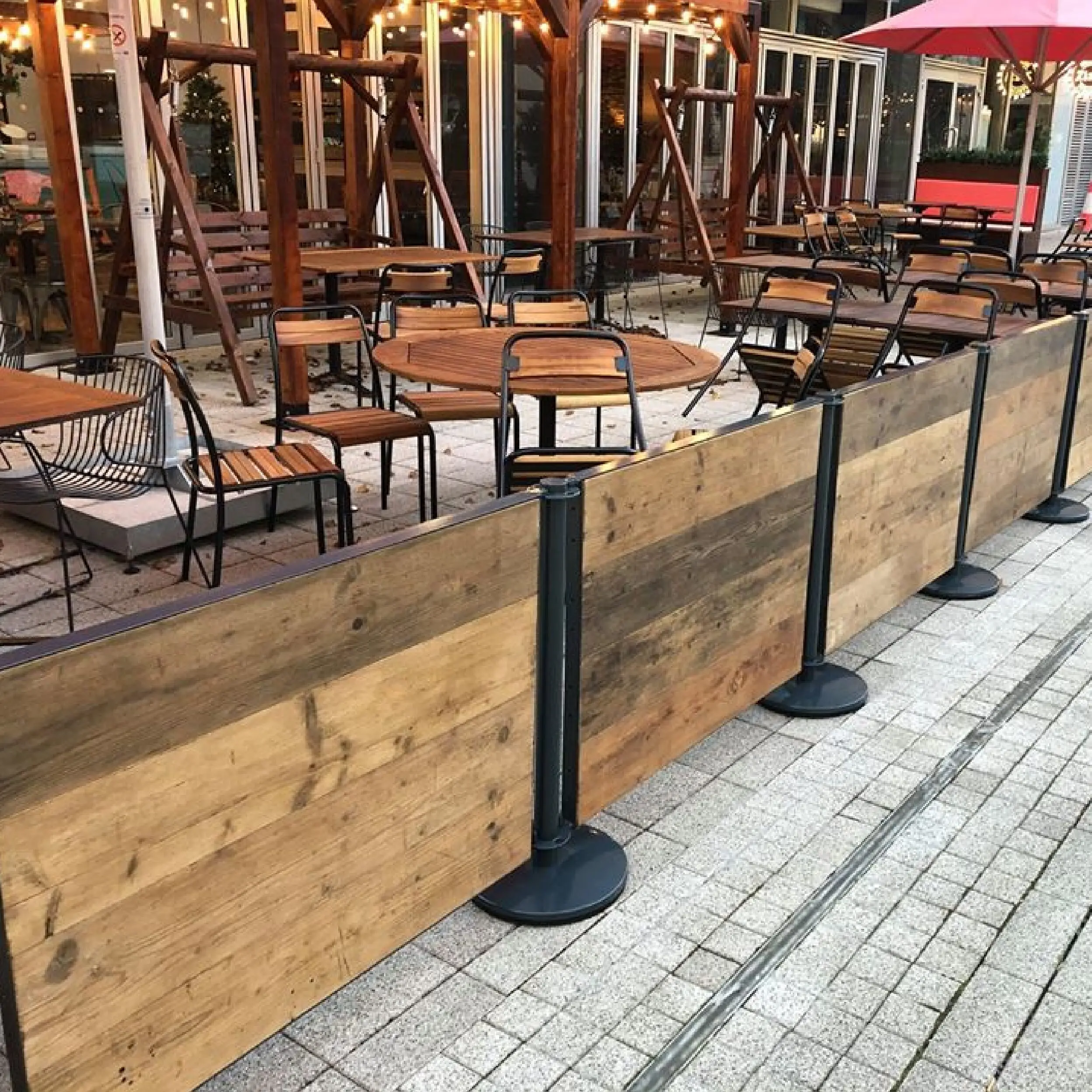 Zizzi Milton Keynes - Wooden Framed Cafe Panels Zizzi Wooden Framed Café Panels with Dark Grey RAL 7016 Powder Coated Café Barrier Posts, Stainless Steel Café Barrier Stanchions, Commercial Use & Hospitality Use, Cafés, Restaurants, Pubs, Hotels. Bespoke Wooden Café Panels, Custom Wooden Café Panels, Handmade Wooden Café Panels